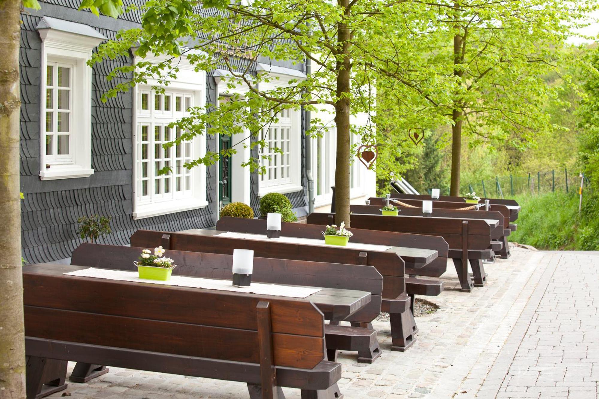 Zu Den Drei Linden Hotel Wermelskirchen Exterior foto